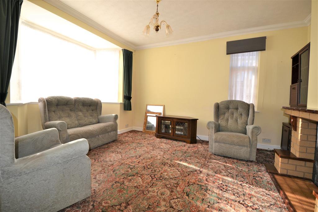 2 Bedroom Detached Bungalow For Sale in Claremont Drive, Vange