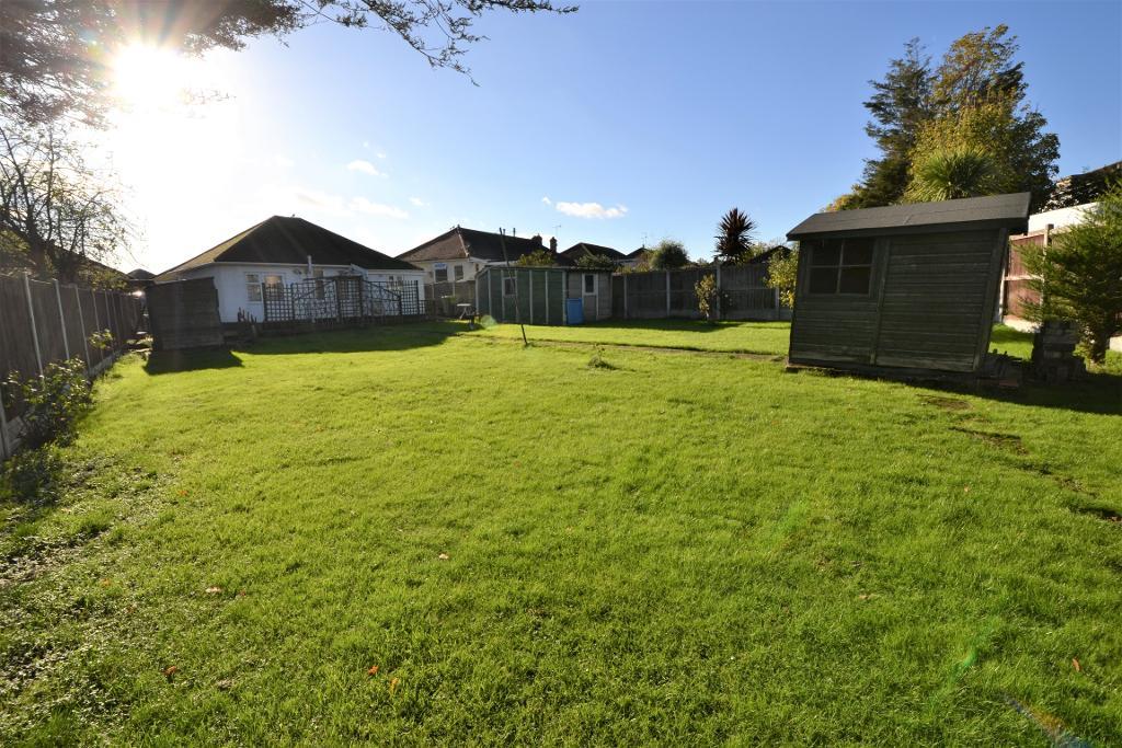 2 Bedroom Detached Bungalow For Sale in Claremont Drive, Vange