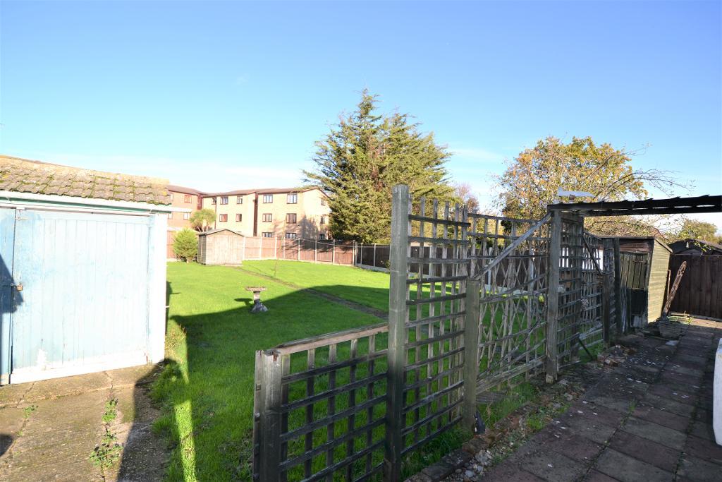 2 Bedroom Detached Bungalow For Sale in Claremont Drive, Vange, Basildon, Essex, SS16 4TS