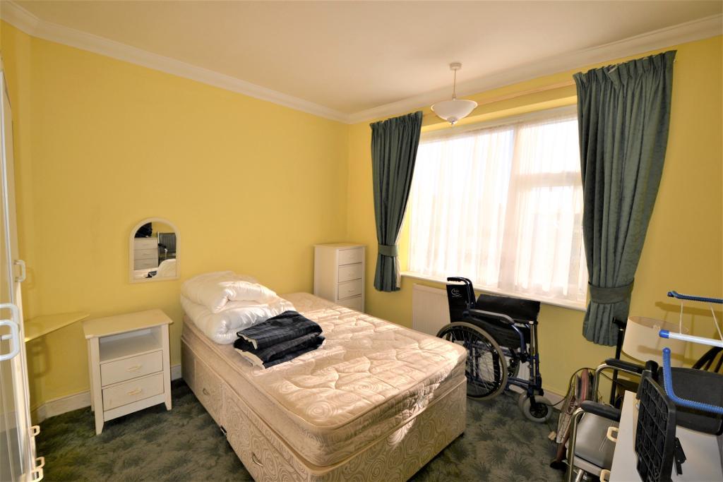 2 Bedroom Detached Bungalow For Sale in Claremont Drive, Vange